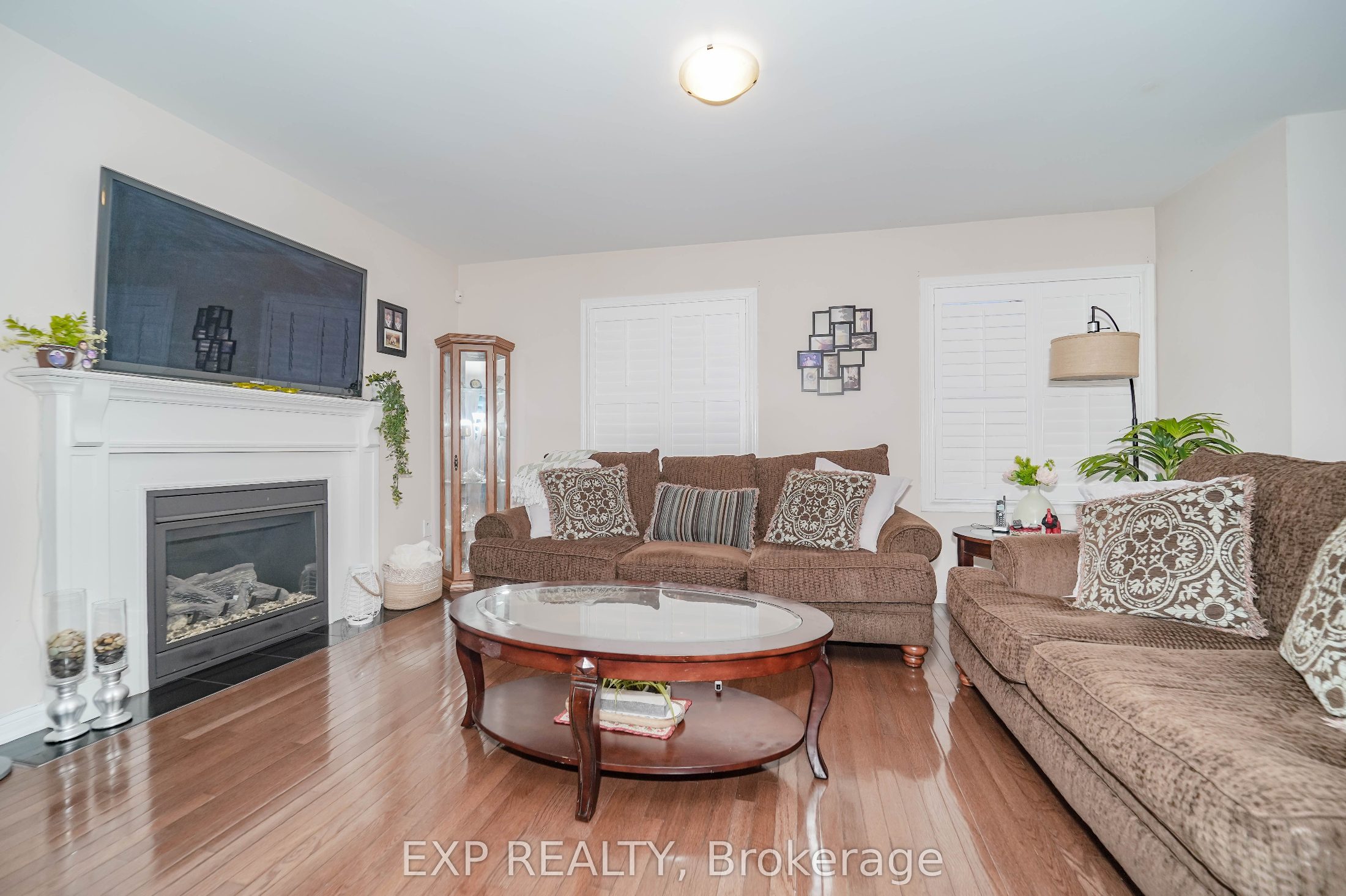Living Room — 4 Bedroom Townhouse in Toronto for $4,000, Toronto ON