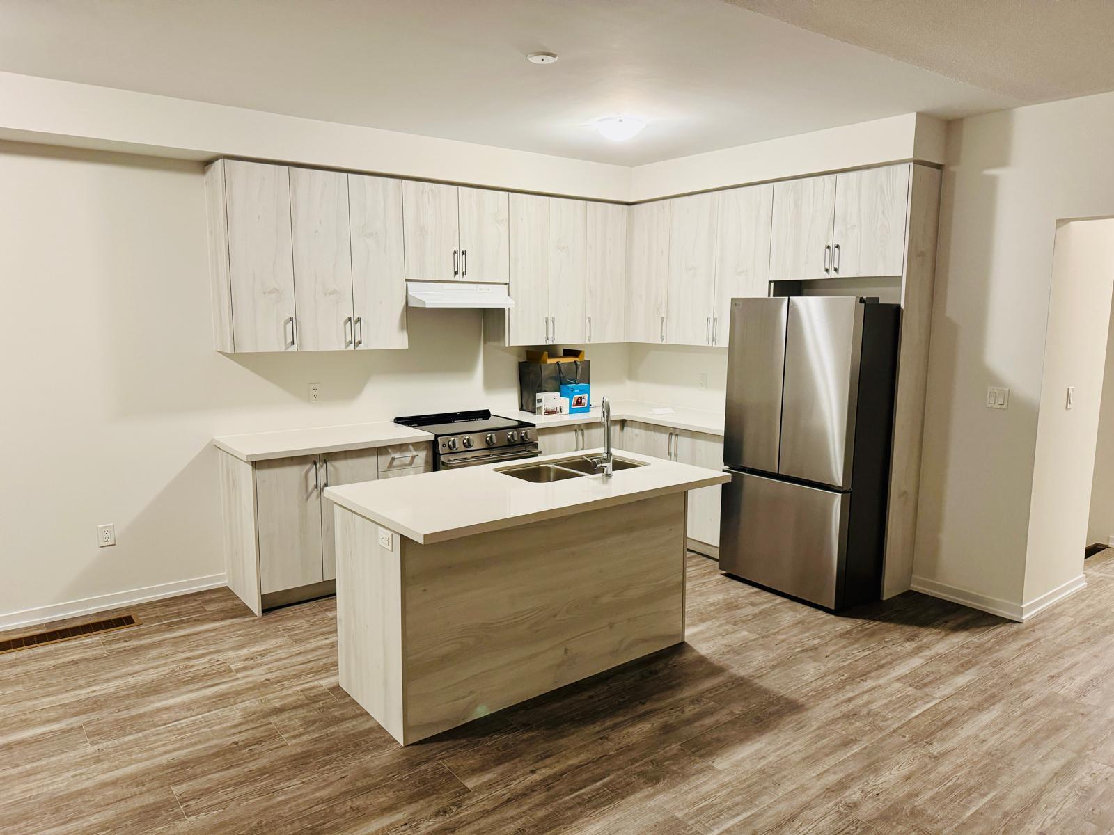 Kitchen — 2004 Horace Duncan Crescent, Oshawa ON
